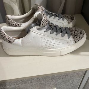 Women’s Sneakers